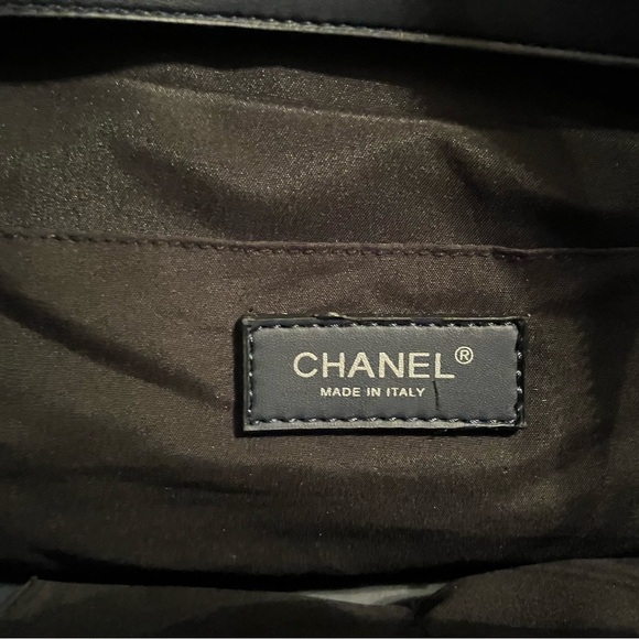 INSPIRED Navy Blue Leather Tote with Chain Handles - Picture 7 of 8